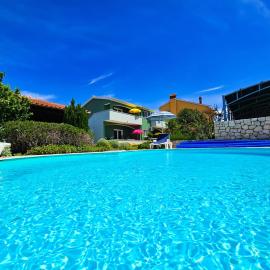 Apartmani Albi โรงแรมในซาตอน