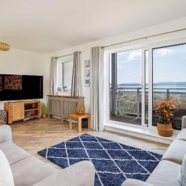 Isle View - Large Corner Balcony with Harbour Views