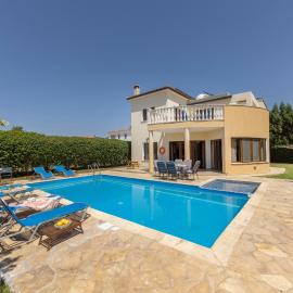 Villa Tsikkos Tria, hotel in Polis Chrysochous