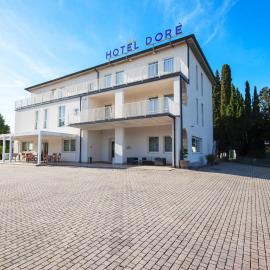 Hotel Dorè, hotelli kohteessa Castelnuovo del Garda