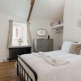 Luxury Cornish Cottage & Modern Cabin with Garden, Central St Agnes, hotel in St. Agnes