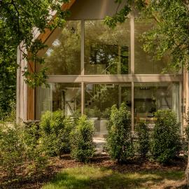 Spacious Luxury Lodge for 4 with Spacious Terrace – Woodz Lodges Heusden-Zolder, hotel v mestu Heusden - Zolder