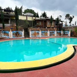 Dapur Caringin Tilu Villa Joglo، فندق في Arcamanik
