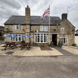 The Sun Inn – hotel w mieście Whitfield