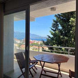 Apartman Boka bay, hotel in Đenovići