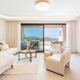 Casa Masari - Designer townhouse with views near Puerto Banus, hotel a Istán