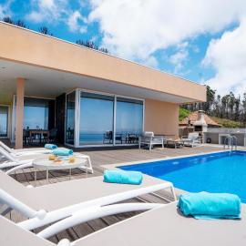 Casa Luz - Stunning Family Home by LovelyStay, hotel in Prazeres
