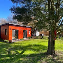 Viesnīca Confortable cabaña con parrilla pilsētā Časkomusa