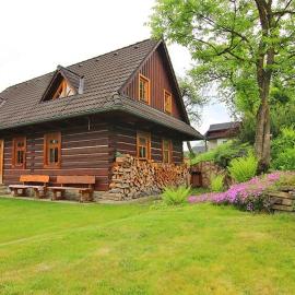 Dvor Magduška, hotel v Osturni
