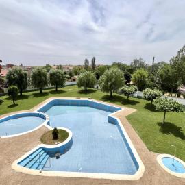BaruHaus duplex piscina y parking Villamañán 2, hotel a Villamañán