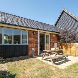 2 Hazelwood - 2 bedroom house near Aldeburgh & Snape Maltings - Aldeburgh Coastal Cottages, Hotel in Aldringham