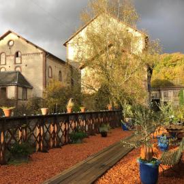 2 lofts dans château industriel Les Grands Moulins de Ruffin, hotel in Bréchamps