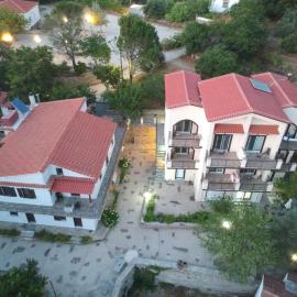 #13 One Bedroom Apartment With Kitchenette