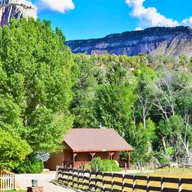 Arrowhead Country Cabins, hotell i Mount Carmel