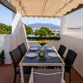 Penthouse for 4 Rooftop Terrace & Communal Pools