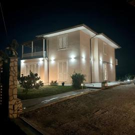 Luxury Villa Cenaia, hotel di Cenaia Vecchia
