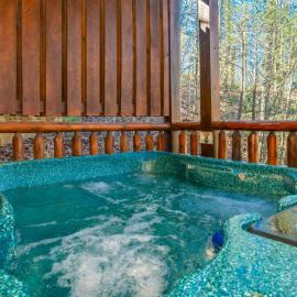 Serene Surroundings, Soothing Soaks & Fireside Sips Near the Crafts Community - Queen’s Log Cabin