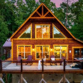 Smokies Sanctuary - Smoky Mtn A-Frame Hot Tub Mountain Views Firepit، فندق في سيفيرفيل