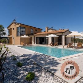 Villa Pedena - Deluxe Comfort & Style, hotel a Kadumi