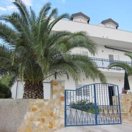 Apartment 2 Palme, hotel Slatinében
