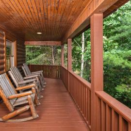 Think a Little Less - Outdoor Hot Tub, Pool Table, Arcade + Air Hockey!, hotel in Gatlinburg
