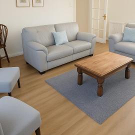 Oak Cottage cosy 5 bed sleeps 8 - dogs welcome، فندق في Holmesfield
