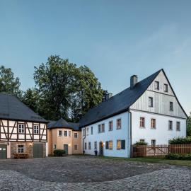Feine Wohn und Schlafstuben im Herrenhaus I UNESCO Welterbe I Parkplatz I Erzgebirge I Waldbühne, hotel in Schwarzenberg