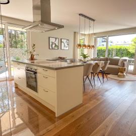 "TWO" - Premium Apartments Seekirchen, lichtdurchflutetes 3-Zimmer-Apartment mit Terrasse und grüner Oase