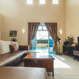 Batu Pahat Santalia Villa 4BR 12pax Private Pool by Our Stay, hotel in Batu Pahat