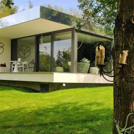 Logement insolite miroir dans la nature avec hottub et sauna