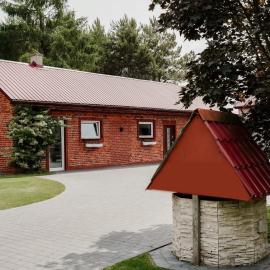 Pod ceglaną ścianą