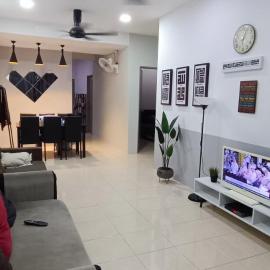 Hana Pekan Pahang Homestay 3room، فندق في بيكان