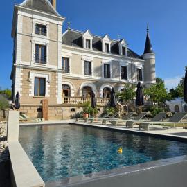 Eclosion Château Hôtel & Restaurant, готель у місті Saint-Paul-en-Jarez