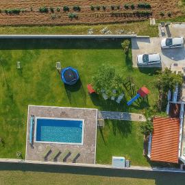 House Rose with Garden and Pool