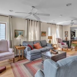 Home Port - Spacious Retreat in Prime Location home, hotell sihtkohas Davis