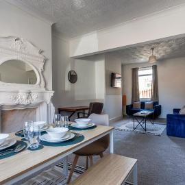 Spacious 2 bedroom with dining room, hotel in Stockton-on-Tees