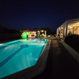 Elia Apartment Garden Oasis With Pool Astros, hotel u gradu 'Paralion Astros'