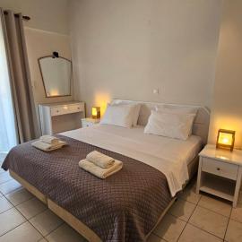 Bungalow White Apartments, hotel di Polykhrono
