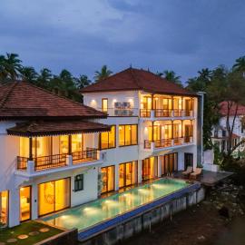 Villa Fleuve 6-BHK Riverfront Hideaway With Infinity Pool & Bathtub, hotel in Nerul