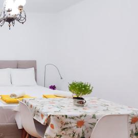 Guesthouse Porobic Double Room, hotel in Igalo