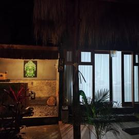Radeva 2 menjangan villa, hotel in Banyuwedang