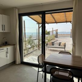 Appartement au calme au bord l'étang, hotell i Vitrolles