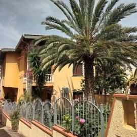 Valentina's garden house โรงแรมในTriei