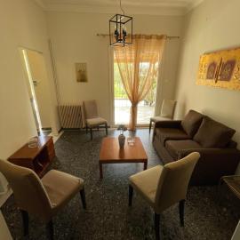 Beach House in Nea Peramos, хотел в Неа Перамос