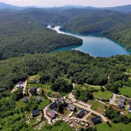 Ethno Houses Plitvice Lakes Hotel, hotel sa Plitvica selo