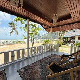 Beachfront house in Chaloklum, ξενοδοχείο σε Mae Haad