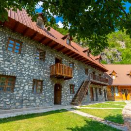 Bujtina Berishta Theth