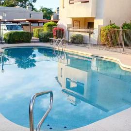 Old Town Southwest Style 2BR Condo with Pool and Hot Tub, hotel en Scottsdale
