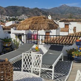 Pueblo Andaluz New Luxury Townhouse Centre Nerja – hotel w mieście Nerja