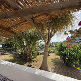 House La Pennata - sea view، فندق في مالفا
